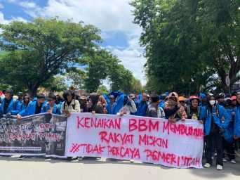 Aliansi Mahasiswa Untad Gelar Aksi Tolak Kenaikan Harga BBM